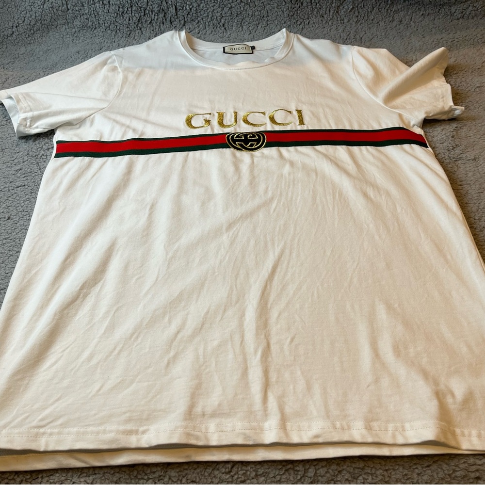 Gucci White Unisex Embroidered T-Shirt & Shorts matching Set ( BOTH PIECES)